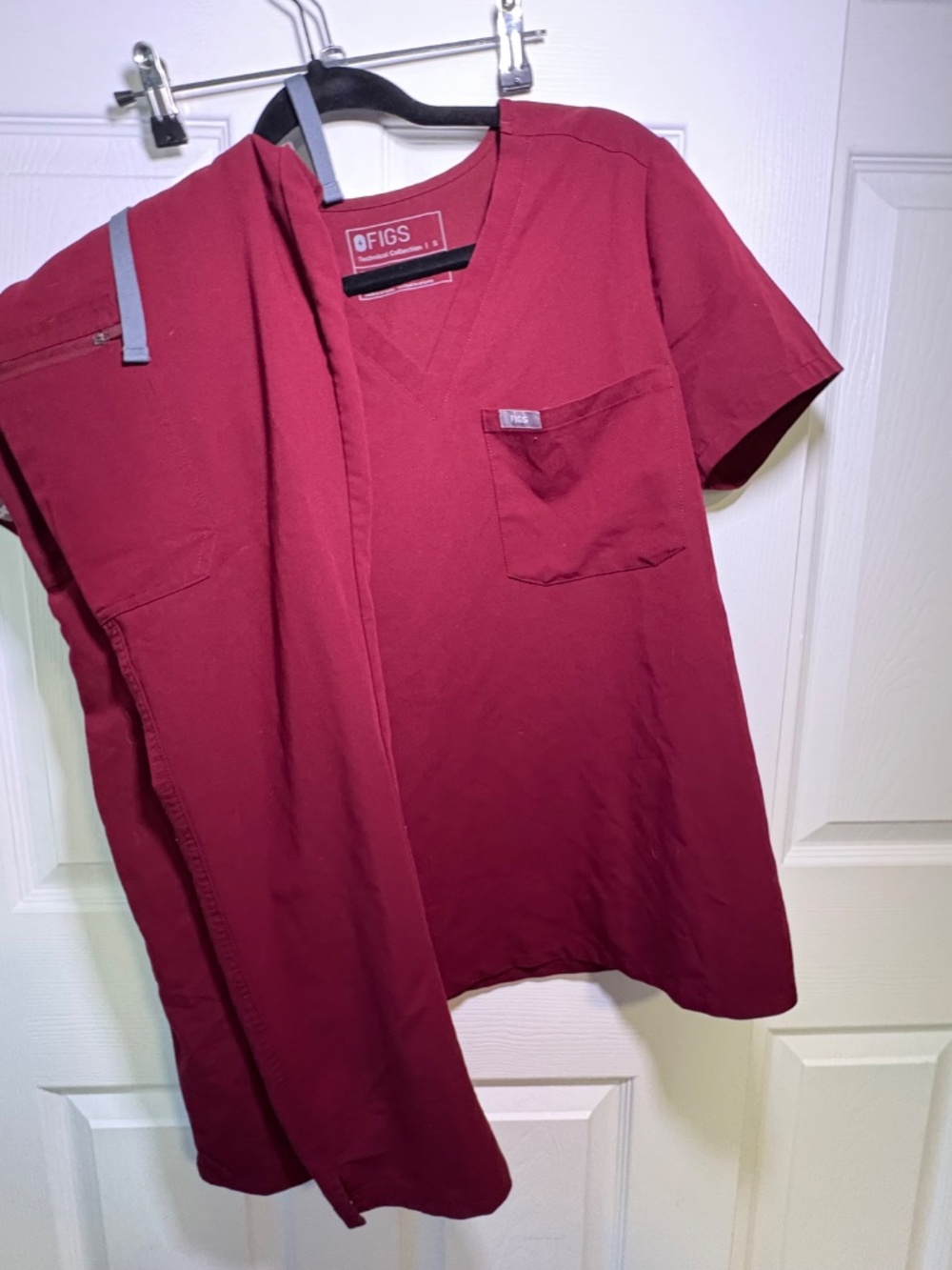 FIGS Burgundy Scrub Set Small Catarina One Pocket Top Yola Skinny Pants Technica